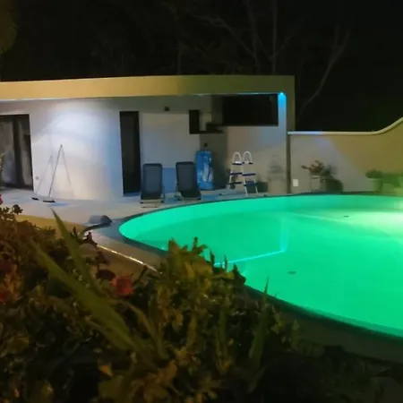 Elke Maria With Overflow Pool And Hydromassage 公寓