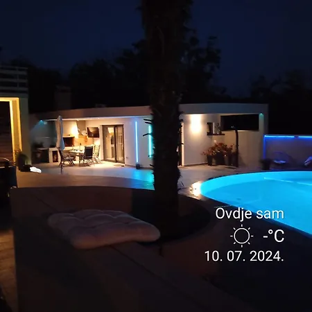 公寓 Elke Maria With Overflow Pool And Hydromassage