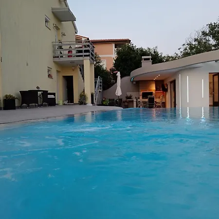 公寓 Elke Maria With Overflow Pool And Hydromassage *
