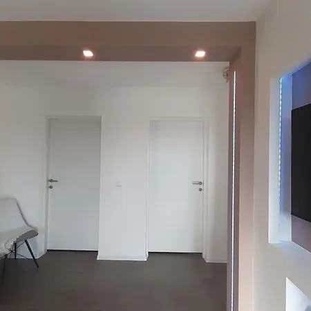 Elke Maria With Overflow Pool And Hydromassage Apartment