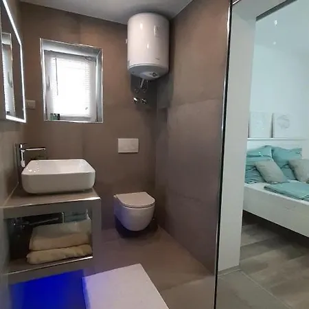 Apartment Elke Maria With Overflow Pool And Hydromassage Novigrad (Istria)