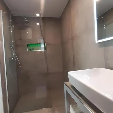 Elke Maria With Overflow Pool And Hydromassage *