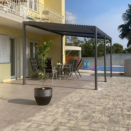 Apartament Elke Maria With Overflow Pool And Hydromassage Novigrad (Istria)