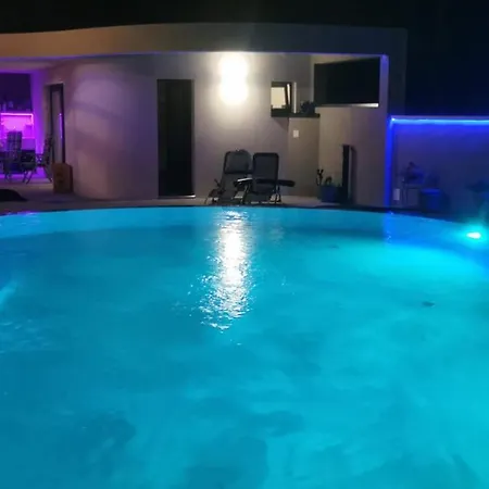 Apartment Elke Maria With Overflow Pool And Hydromassage