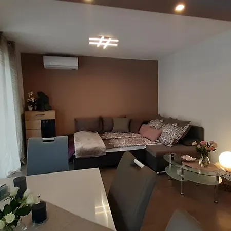 Elke Maria With Overflow Pool And Hydromassage
