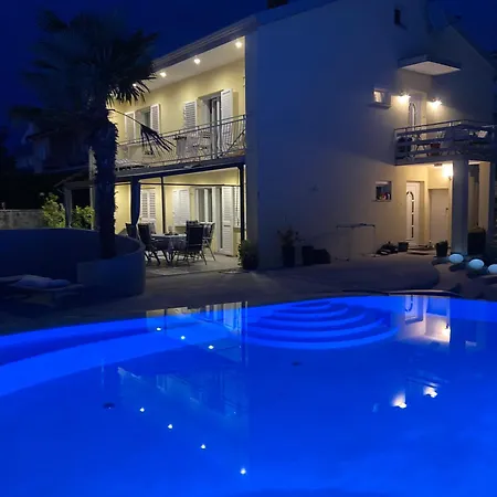 Elke Maria With Overflow Pool And Hydromassage Apartment Novigrad (Istria)