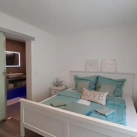 Elke Maria With Overflow Pool And Hydromassage Apartman Novigrad Istria